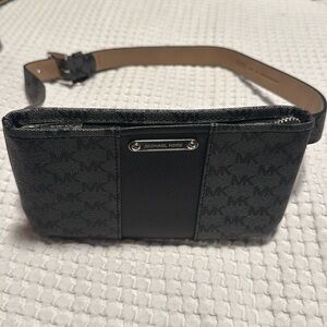 New Michael Kors bag logo fanny pack small bag  straps around back and buckles
